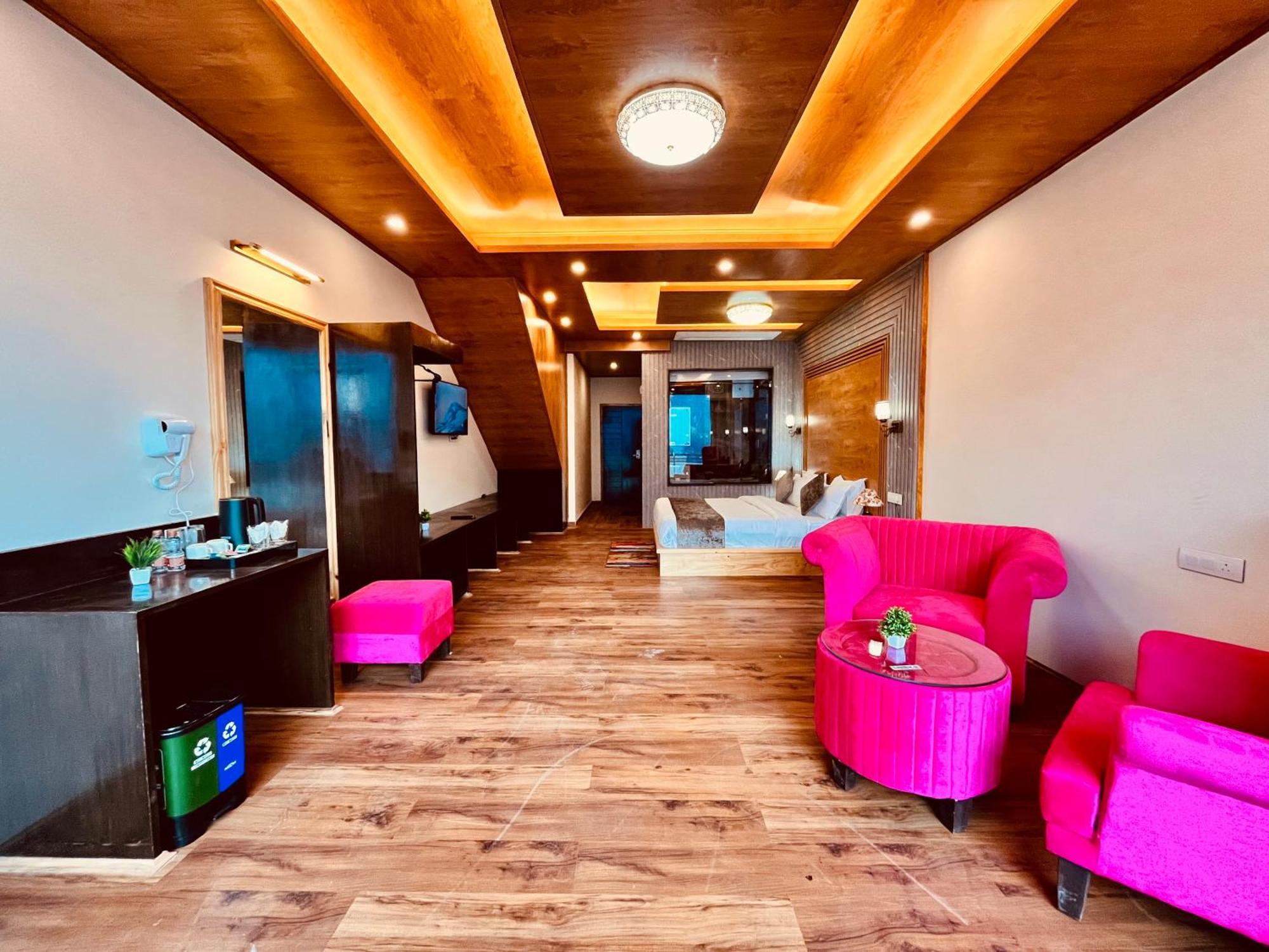 Naina Deventure Resort, Manali - Premium Rooms With Centrally Heated & Scenic View Exteriör bild